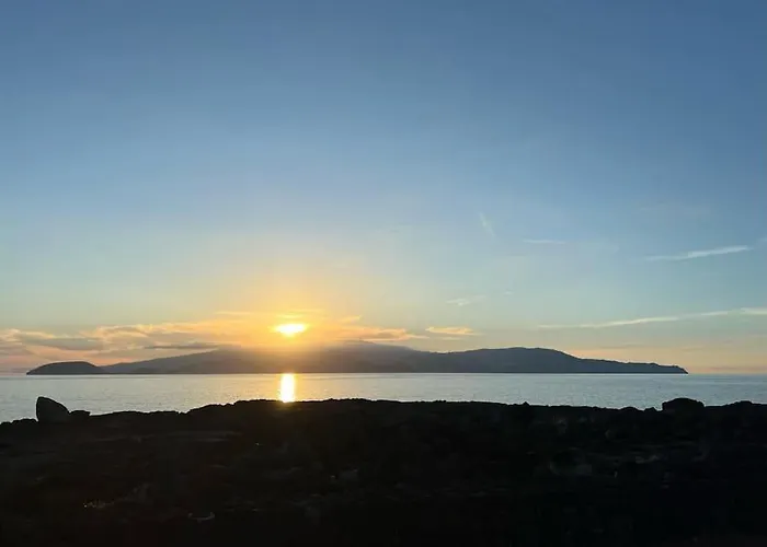 Villa Pico Island 22 - Ocean Front & Unesco Heritage Century-old Grapevines Madalena (Azores)