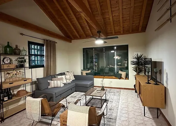 Pico Island 22 - Ocean Front & Unesco Heritage Century-old Grapevines * Madalena (Azores)