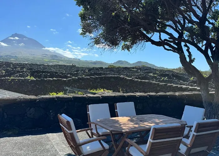 Villa Pico Island 22 - Ocean Front & Unesco Heritage Century-old Grapevines Madalena (Azores)